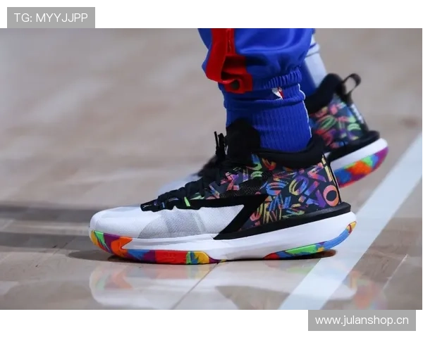 小威廉姆斯机场那双随手一踩的球鞋，能买我一年外卖——活在两个世界里了