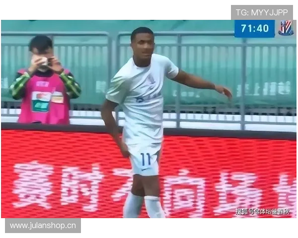 上海申花中场结构偏防守，球队当前阶段掌控比赛节奏能力受到制约