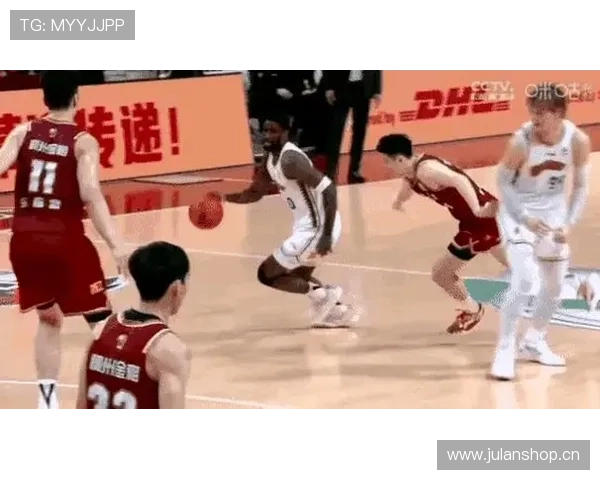 投篮动作判定标准解析：如何区分合理出手与进攻犯规？