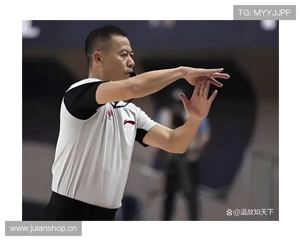 篮球中技术犯规的含义及其判罚标准详解